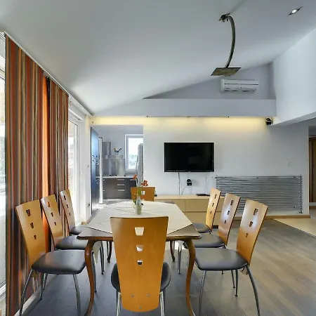 House Valdefora *